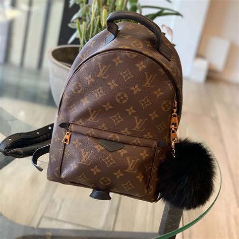 mochila pequeña louis vuitton roja y negra kylie jenner|Mochila bandolera Avenue NM .